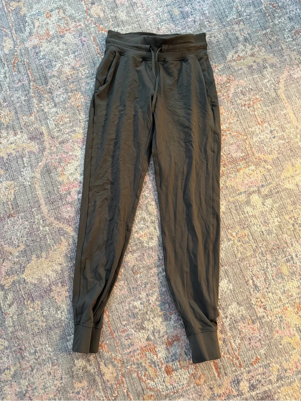 Womens green Alo Jogger Pants - Comfortable Everyday Wear